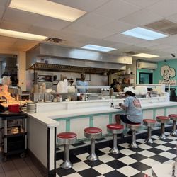 Louie's Cafe