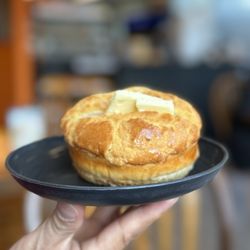 Ho Yuen Cafe - Pineapple bun with salted butter