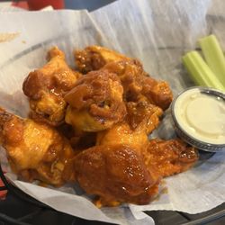 Devaney's Sports Pub - WINGS!!!!!