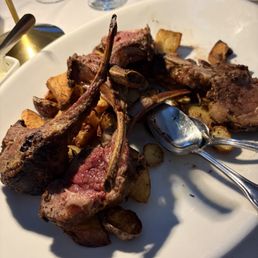 Lamb chops with rosemary potatoes Lamb chops with rosemary potatoes