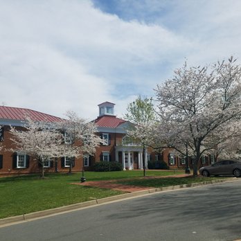 UVA Inn at Darden - The inn - Hotels Near Me - Charlottesville, Virginia