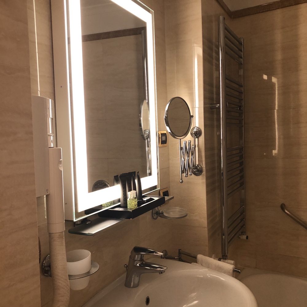 Hotel Forum - Superior bathroom - Hotels Near Me - Pompei, NA