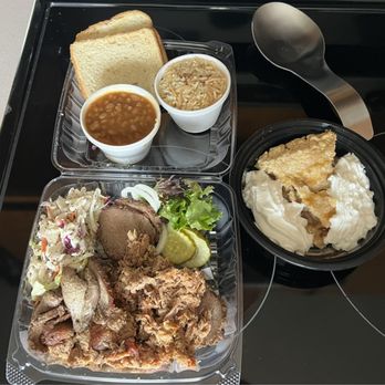 North Fork BBQ - Saw Meal with pulled pork and Tri Tip with apple pie - Barbeque Near Me - North Fork, California North Fork BBQ - Saw Meal with pulled pork and Tri Tip with apple pie - Barbeque Near Me - North Fork, California