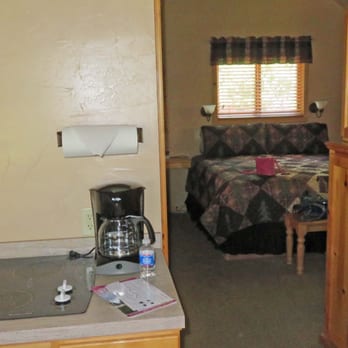 Shadow Mountain Lodge - Coffee maker and bed - Vacation Rentals Near Me - Ruidoso, New Mexico