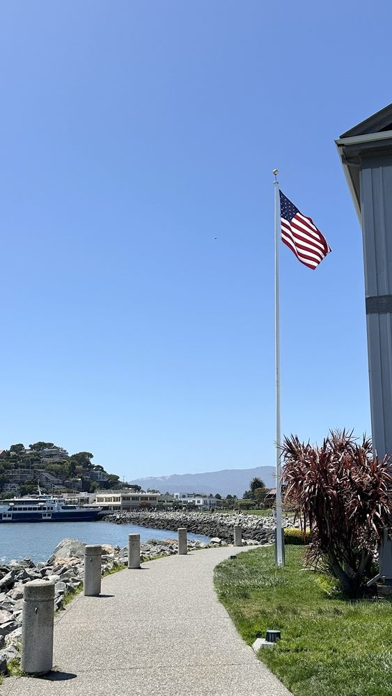Shoreline Park Logo