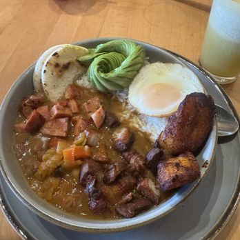 Las Caleñitas Restaurant & Bakery - Cazuela de frijoles - Colombian Near Me - Doral, Florida Las Caleñitas Restaurant & Bakery - Cazuela de frijoles - Colombian Near Me - Doral, Florida