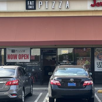 Fat Tomato Pizza - Store from parking lot - Pizza Near Me - Los Angeles, California Fat Tomato Pizza - Store from parking lot - Pizza Near Me - Los Angeles, California