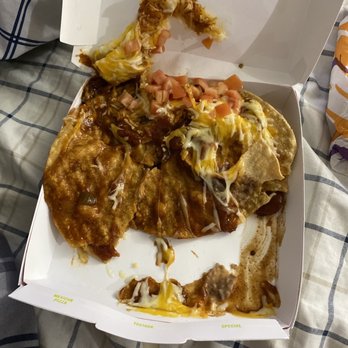 Taco Bell - This is what they offer.  I called to complain and before I could say something the manager said "is it the Mexican pizza?" - Fast Food Near Me - Hackettstown, New Jersey