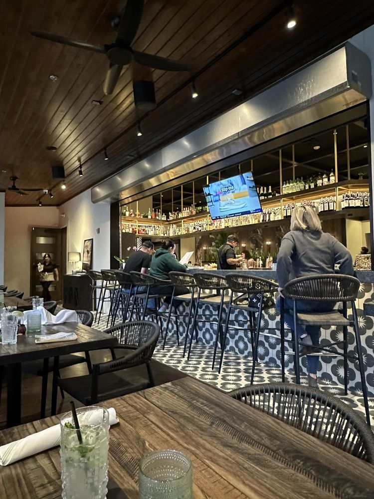 Los Caminos Modern Cocina