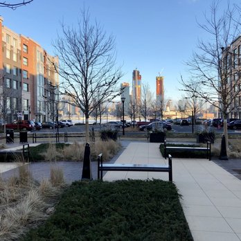 Estuary Apartments - Beautiful community grounds - Apartments Near Me - Weehawken, New Jersey