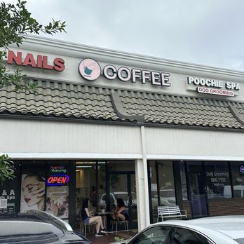 Tetherball Coffee - Outside with seating - Coffee & Tea Near Me - Jacksonville, Florida