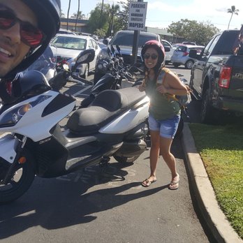 Hawaiian Cruisers - Picking up this amazing scooter! - Bike Rentals Near Me - Kihei, Hawaii Hawaiian Cruisers - Picking up this amazing scooter! - Bike Rentals Near Me - Kihei, Hawaii
