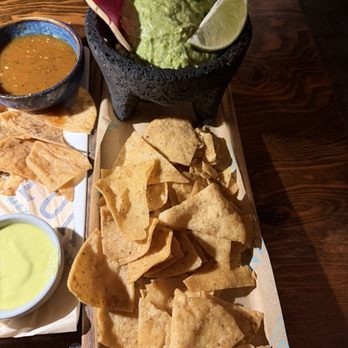 LUNA Mexican Kitchen - The Pruneyard - Guac and chips - Mexican Near Me - Campbell, California