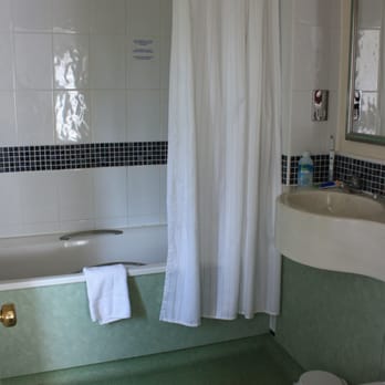 Mercure Gloucester Bowden Hall - Bathroom - Hotels Near Me - Gloucester, GLS