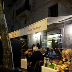 Le Petit Suisse - Une terrasse bien située.