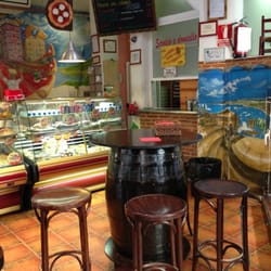 L lsola Bella - Interior pizzeria