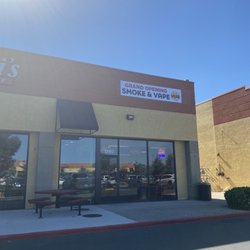 Smoke & Vape Hub - This place rocks! Small but filled with all the goodies.