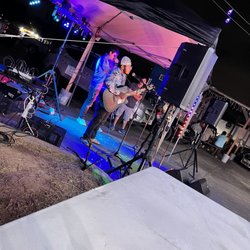 Taqueria 7 Estrellas - Groupo playing