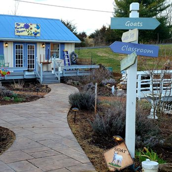 Massanutten Country Corner - The garden shoppe - Grocery Near Me - Luray, Virginia Massanutten Country Corner - The garden shoppe - Grocery Near Me - Luray, Virginia
