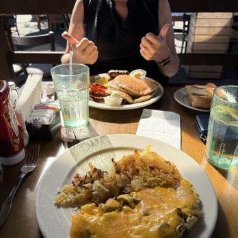 Rainbow Oaks Restaurant - Sausage omelette and Lumberjack - American Near Me - Fallbrook, California