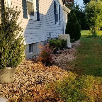 Richman Family Landscape - the front of the house - Landscaping Near Me Richman Family Landscape - the front of the house - Landscaping Near Me