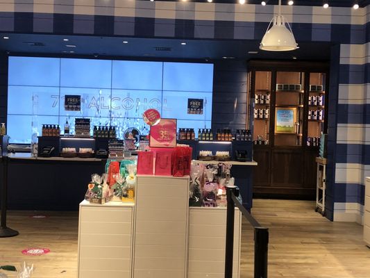 Bath And Body Works Springhurst Louisville Ky BATH & BODY WORKS - Updated June 2025 - 12 Photos - 5000 Shelbyville Rd