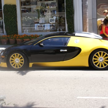 TMZ Tours - Very Expensive car. - Bus Tours Near Me - Hollywood, California TMZ Tours - Very Expensive car. - Bus Tours Near Me - Hollywood, California
