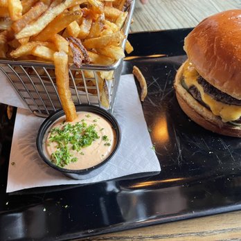 Little Bad Wolf - Wolf Burger - American Near Me - Chicago, Illinois