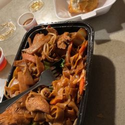 Alisa’s Thai Food - Drunken noodle and crab Rangoon