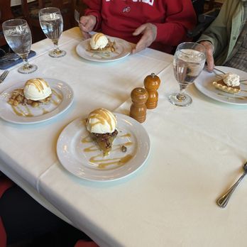 Tuscany - Pecan pie à la mode, apple pie à la mode, pumpkin pie with whipped cream - Italian Near Me - Salt Lake City, Utah Tuscany - Pecan pie à la mode, apple pie à la mode, pumpkin pie with whipped cream - Italian Near Me - Salt Lake City, Utah