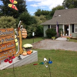 The Beehive Home and Garden - The adorable storefront!