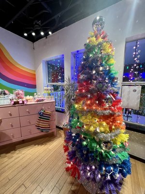 Common Dear (located inside Johnny and June) by null