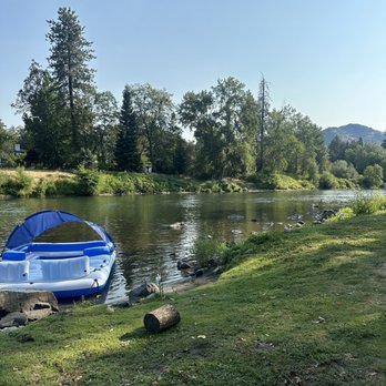 Rogue River Resort - Vacation Rentals Near Me - Grants Pass, Oregon