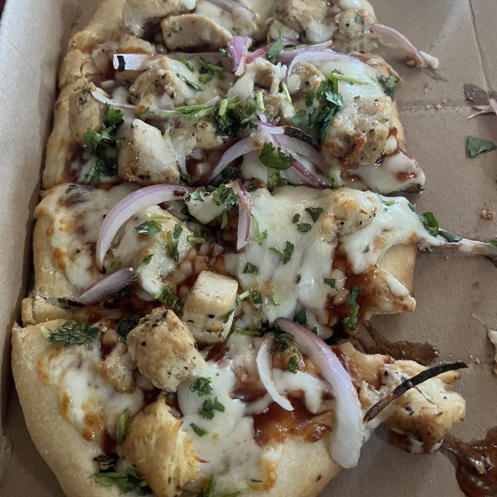 Finazzos PizzaBox - BBQ chicken flatbread pizza - Pizza Near Me Finazzos PizzaBox - BBQ chicken flatbread pizza - Pizza Near Me