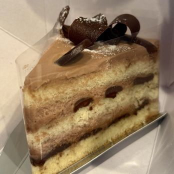 Paris Baguette - Chocolate Hazelnut Cake Slice with Nutella - Coffee & Tea Near Me - San Diego, California Paris Baguette - Chocolate Hazelnut Cake Slice with Nutella - Coffee & Tea Near Me - San Diego, California