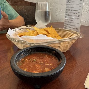 Los Camperos - Table setups: Nacho Chips & Yummy hot Salsa - Mexican Near Me - Leavenworth, Washington Los Camperos - Table setups: Nacho Chips & Yummy hot Salsa - Mexican Near Me - Leavenworth, Washington