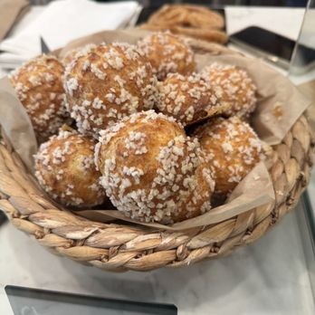 Des Croissants Paris - Chouquettes - Bakeries Near Me - Culver City, California Des Croissants Paris - Chouquettes - Bakeries Near Me - Culver City, California