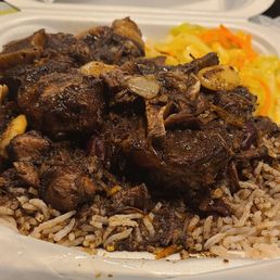 Side view of the Oxtail plate.