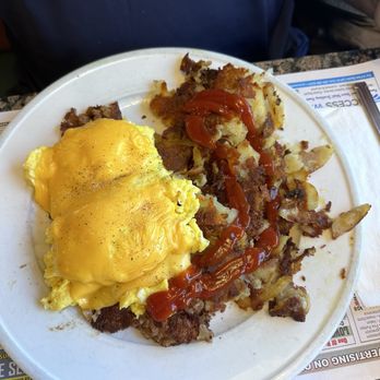 Mays Landing Diner - Scrambled eggs with cheese, corn beef hash - American Near Me - Mays Landing, New Jersey Mays Landing Diner - Scrambled eggs with cheese, corn beef hash - American Near Me - Mays Landing, New Jersey