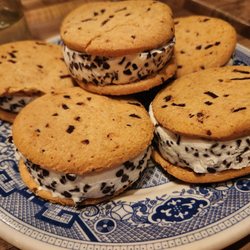 The Slogar Bar & Restaurant - Ice cream sandwiches
