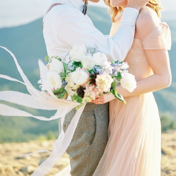 Ponderosa and Thyme - Photo by Ivy and Gold Photography - Florists Near Me Ponderosa and Thyme - Photo by Ivy and Gold Photography - Florists Near Me