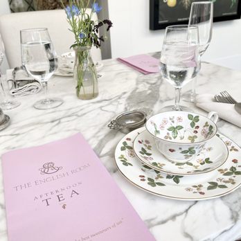 Deer Path Inn - Table setting - Hotels Near Me - Lake Forest, Illinois