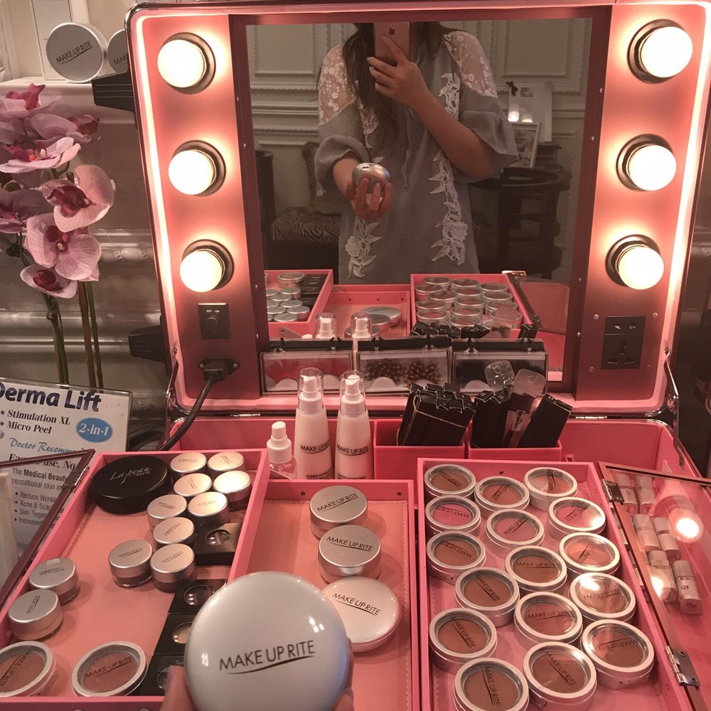 La Peau Day Spa - Cute Pinky La Peau branding Make Up Rite set! - Day Spas Near Me - Flushing, New York La Peau Day Spa - Cute Pinky La Peau branding Make Up Rite set! - Day Spas Near Me - Flushing, New York