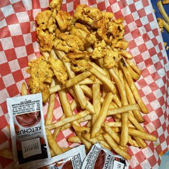 Lacarreta Mexican Restaurant - Kids grilled chicken with french fries - Mexican Near Me - Sevierville, Tennessee Lacarreta Mexican Restaurant - Kids grilled chicken with french fries - Mexican Near Me - Sevierville, Tennessee