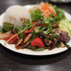 Ngon Yummy - 45. SHAKEN WAGYU BEEF WITH RICE (COM CHIEN BO LUC LAC)