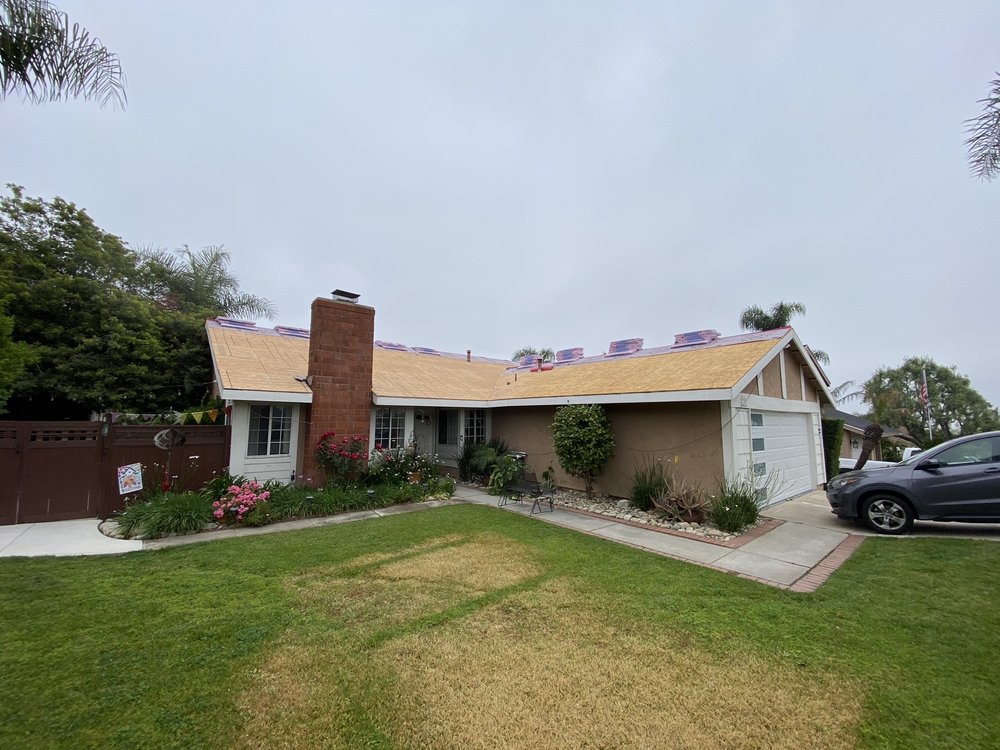 Slide of Gio Roofing