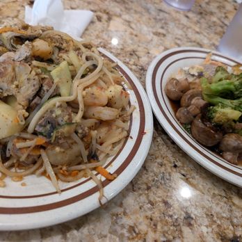 Paradise Buffet - Mongolian stir fry and a plate of broccoli and mushroom - Buffets Near Me - Montebello, California Paradise Buffet - Mongolian stir fry and a plate of broccoli and mushroom - Buffets Near Me - Montebello, California