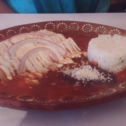 Guacamole Y Tequila - Enchiladas avec purée de haricots.noirs