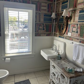 Tides Inn - Bed & Breakfast Near Me - Colonial Beach, Virginia