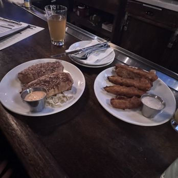 Rowley Inn - Pubs Near Me - Cleveland, Ohio